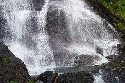 99 Acqua discendente in cascata dalla Valsambuzza